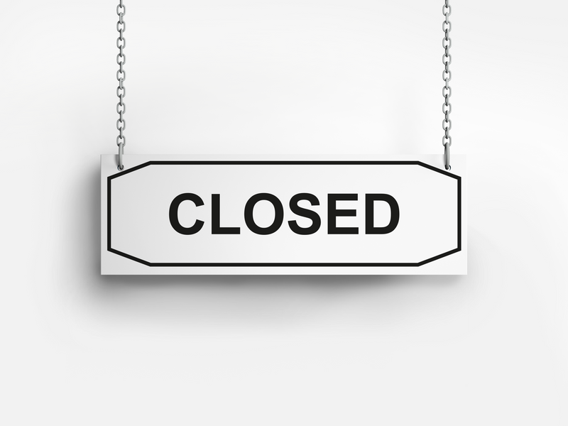 Open/Closed bordje – Rechthoek zwart-wit – 30×10 cm – strakke look met ketting
