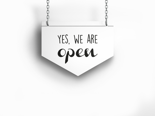 Open/Closed bordje – Witte driehoek - 22,5×17 cm – Fris & creatief design